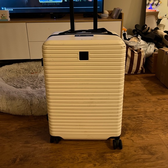 Gently used Bentley off white suitcase - Picture 2 of 9